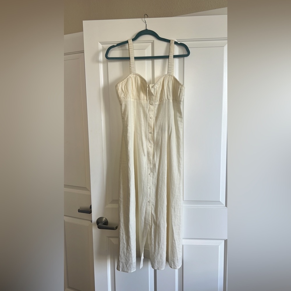 Who What Wear button up cream dress. Super flattering. Size M